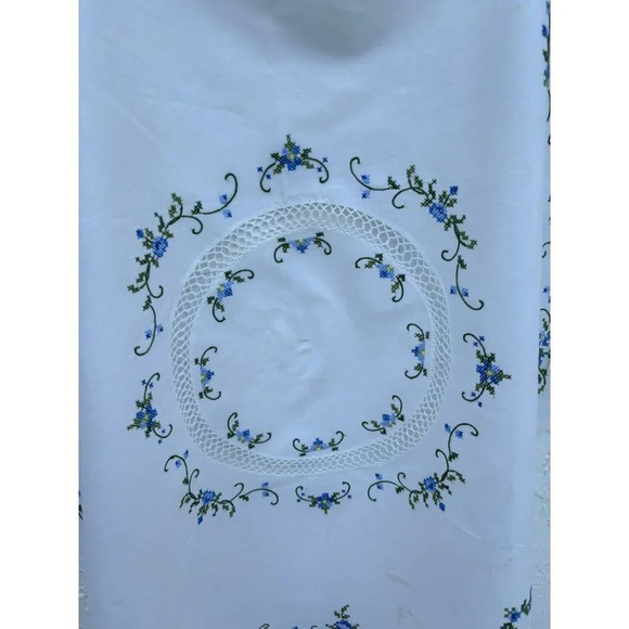 Vintage Hand Cross Stitch and Hand Crochet Lace Oval Table Mat White Size 36x36 - Picture 10 of 10